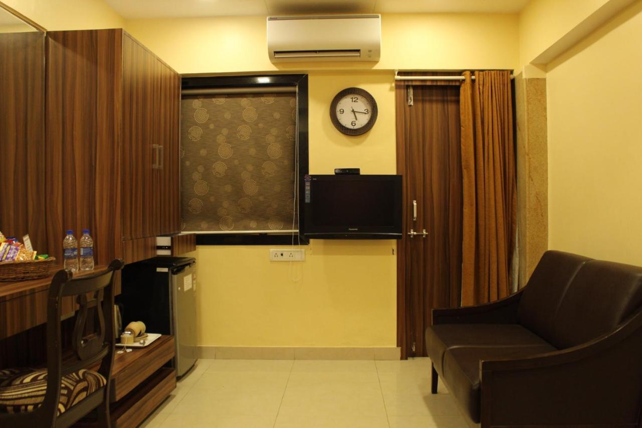 Hotel Metro Palace Mumbai Bagian luar foto
