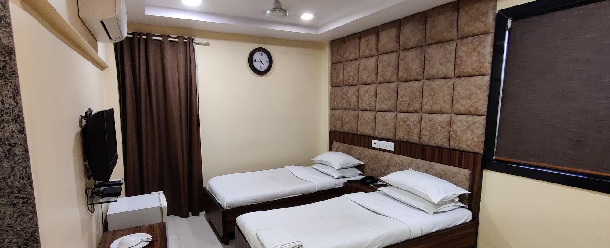 Hotel Metro Palace Mumbai Bagian luar foto