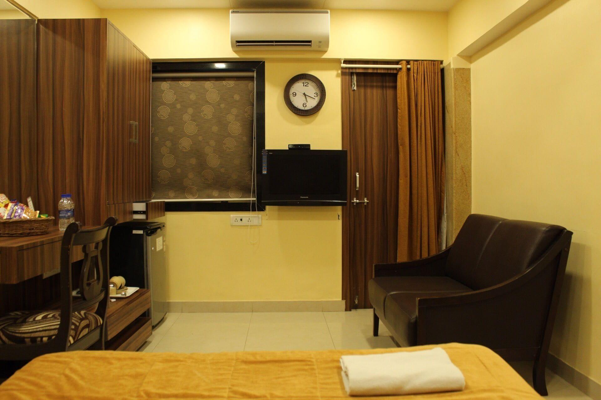 Hotel Metro Palace Mumbai Bagian luar foto