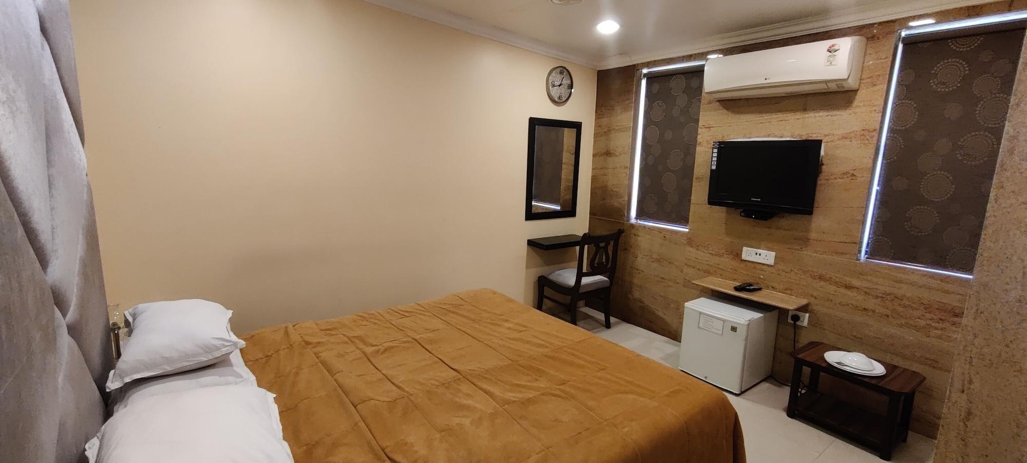 Hotel Metro Palace Mumbai Bagian luar foto