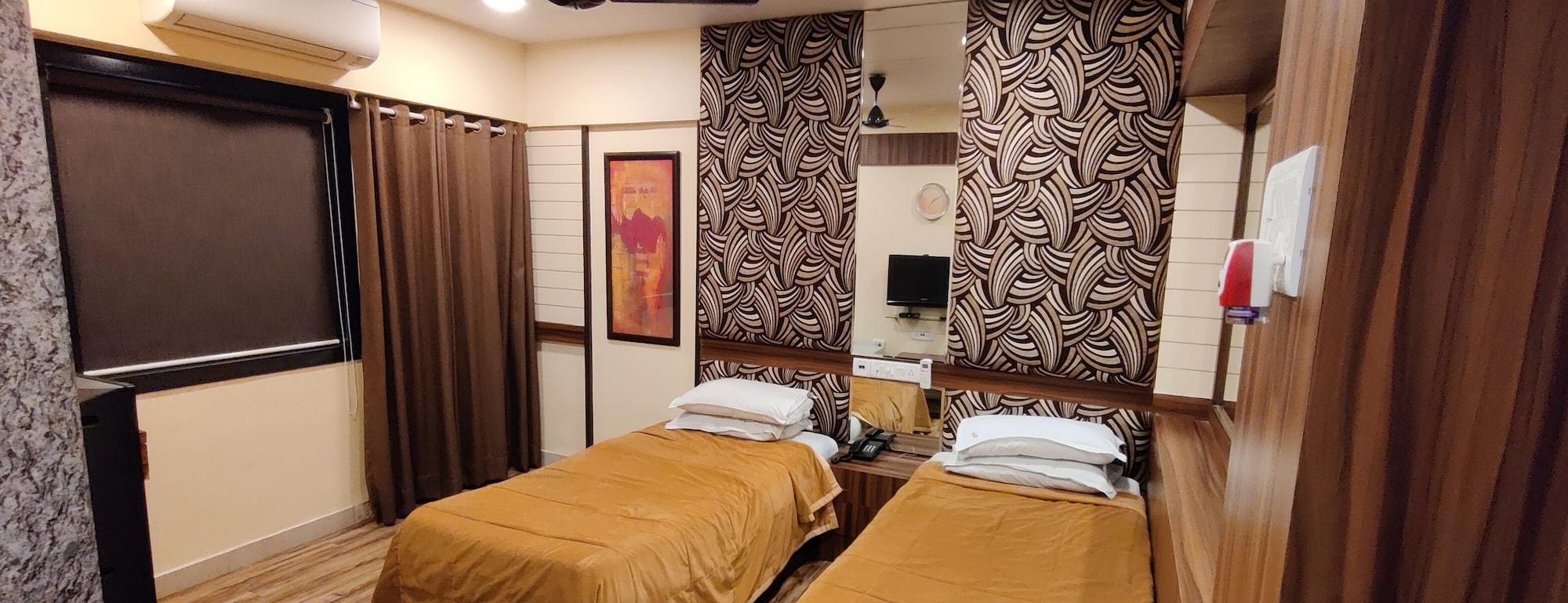 Hotel Metro Palace Mumbai Bagian luar foto