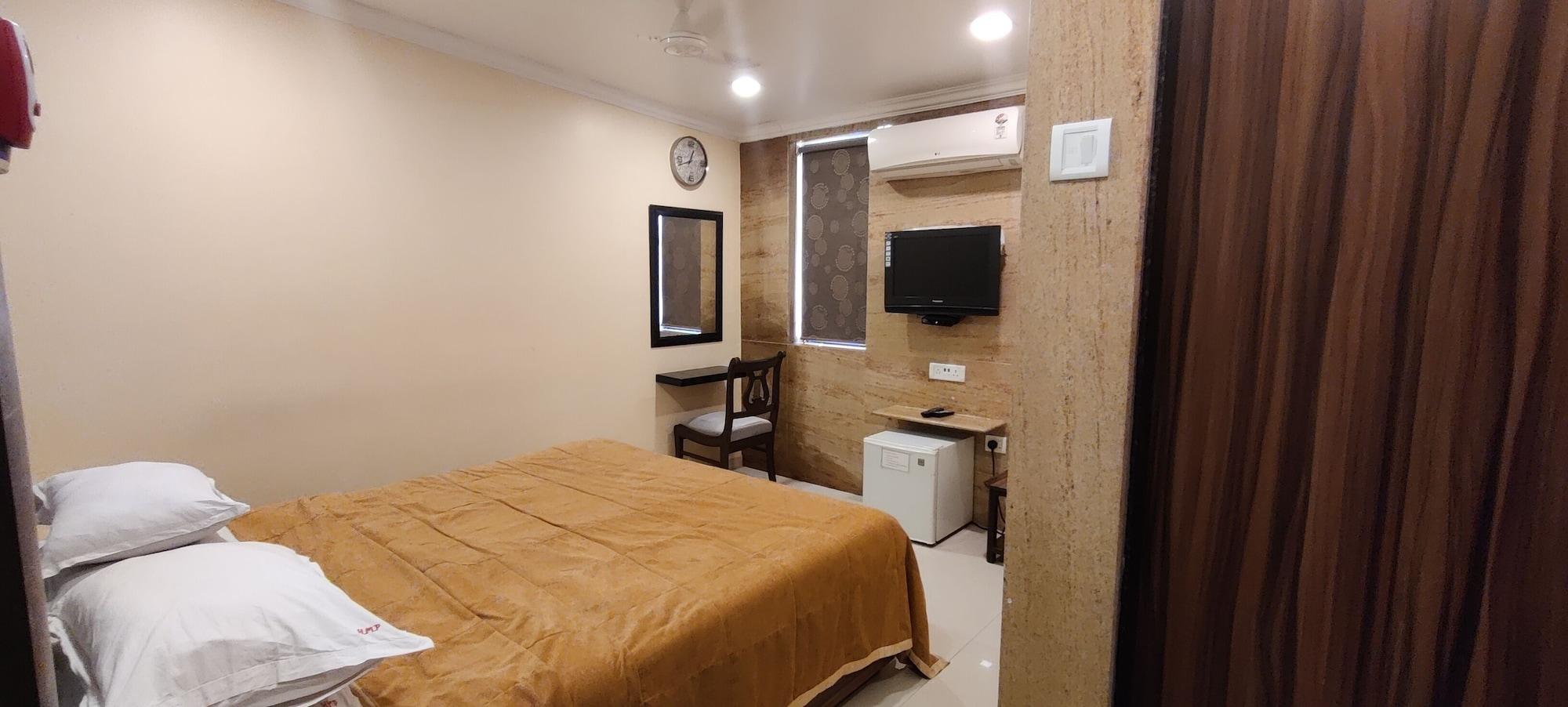 Hotel Metro Palace Mumbai Bagian luar foto