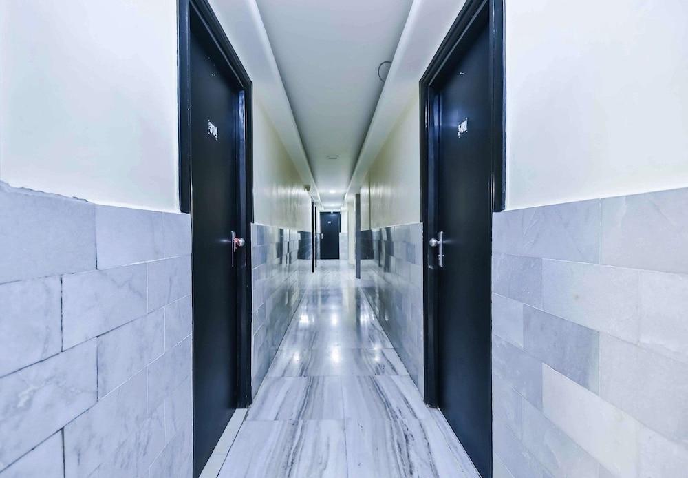 Hotel Metro Palace Mumbai Bagian luar foto