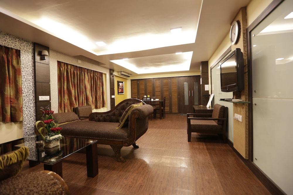 Hotel Metro Palace Mumbai Bagian luar foto
