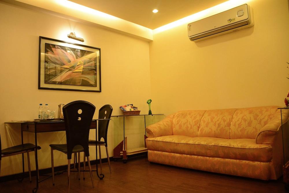 Hotel Metro Palace Mumbai Bagian luar foto