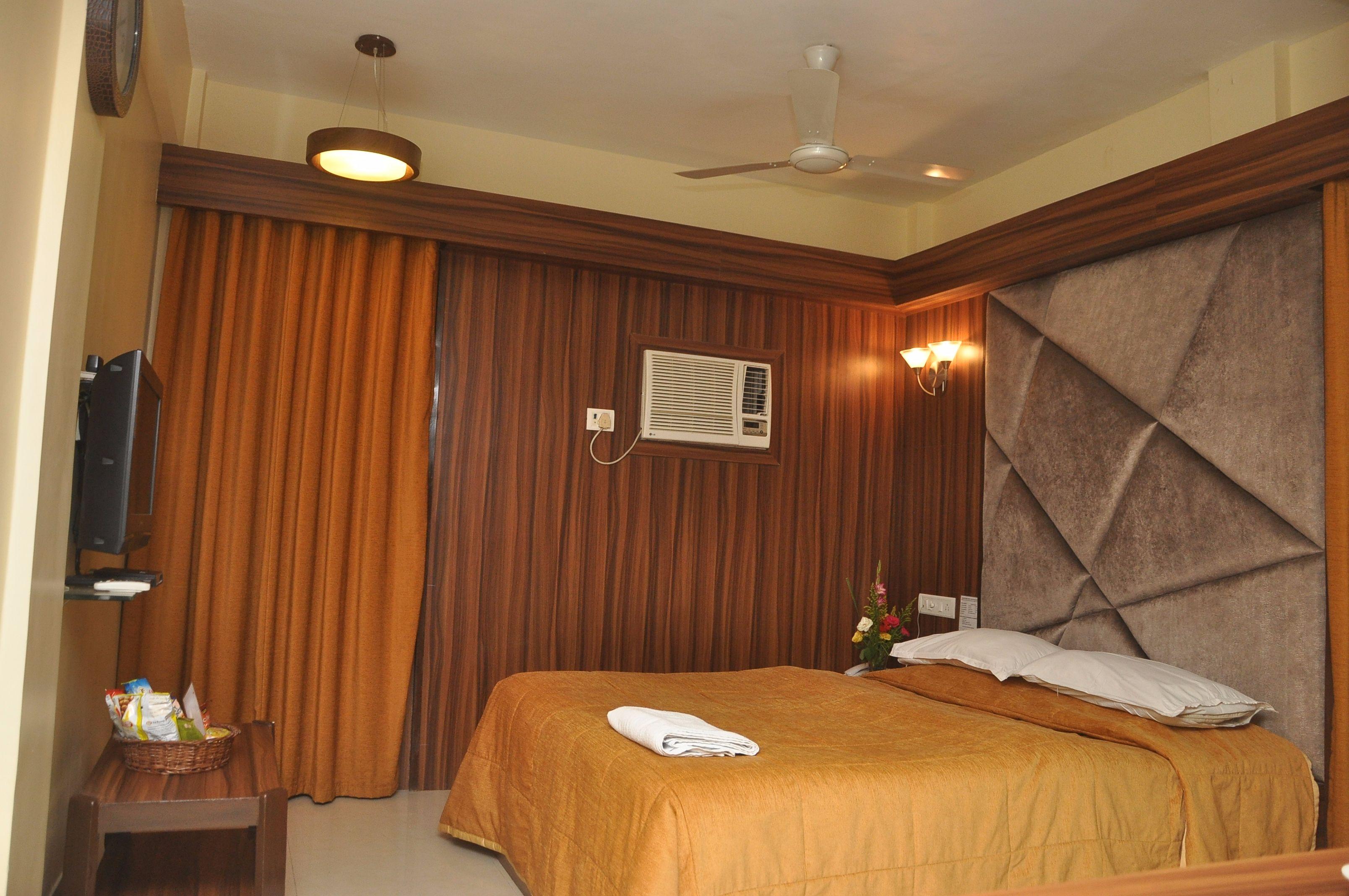 Hotel Metro Palace Mumbai Bagian luar foto