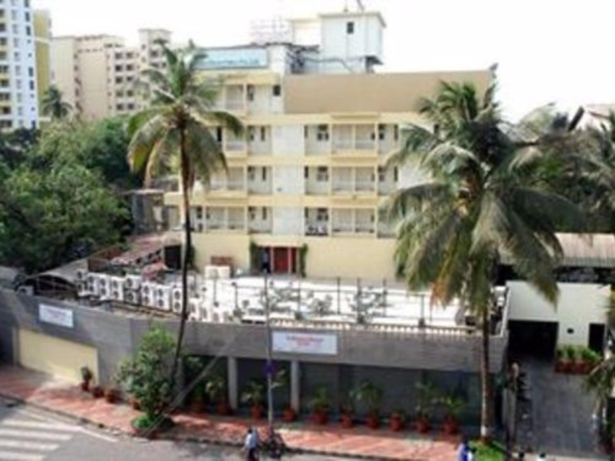 Hotel Metro Palace Mumbai Bagian luar foto