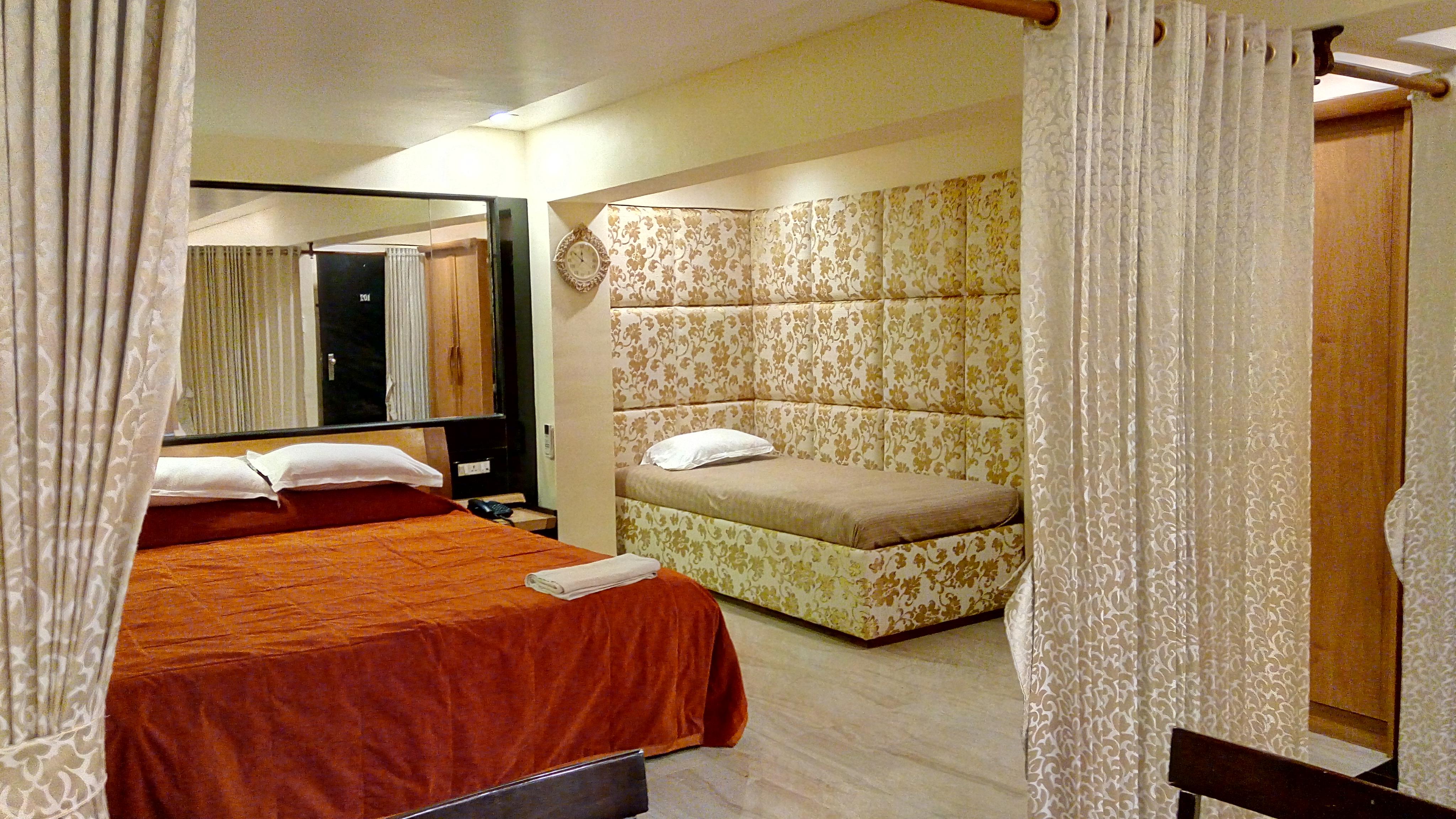 Hotel Metro Palace Mumbai Bagian luar foto