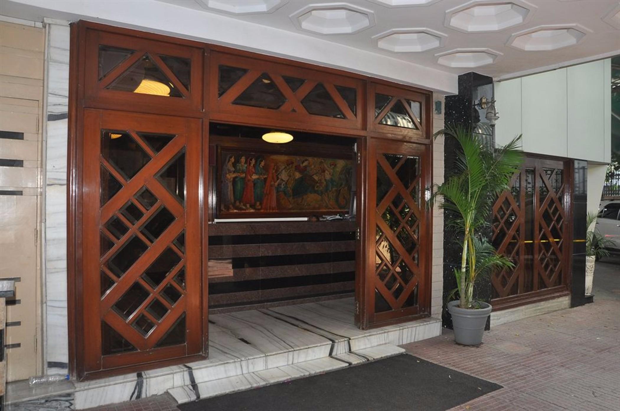 Hotel Metro Palace Mumbai Bagian luar foto