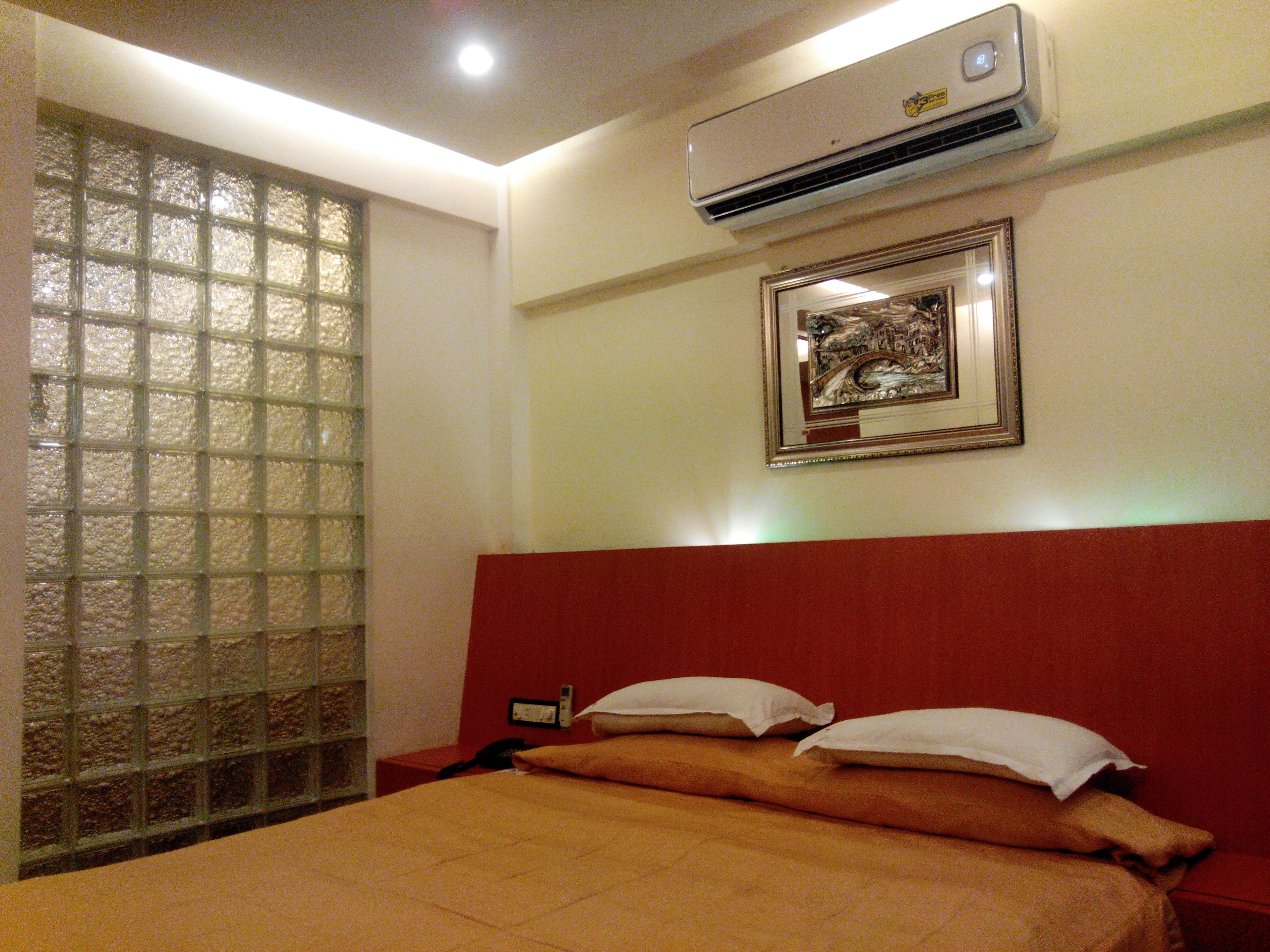 Hotel Metro Palace Mumbai Bagian luar foto