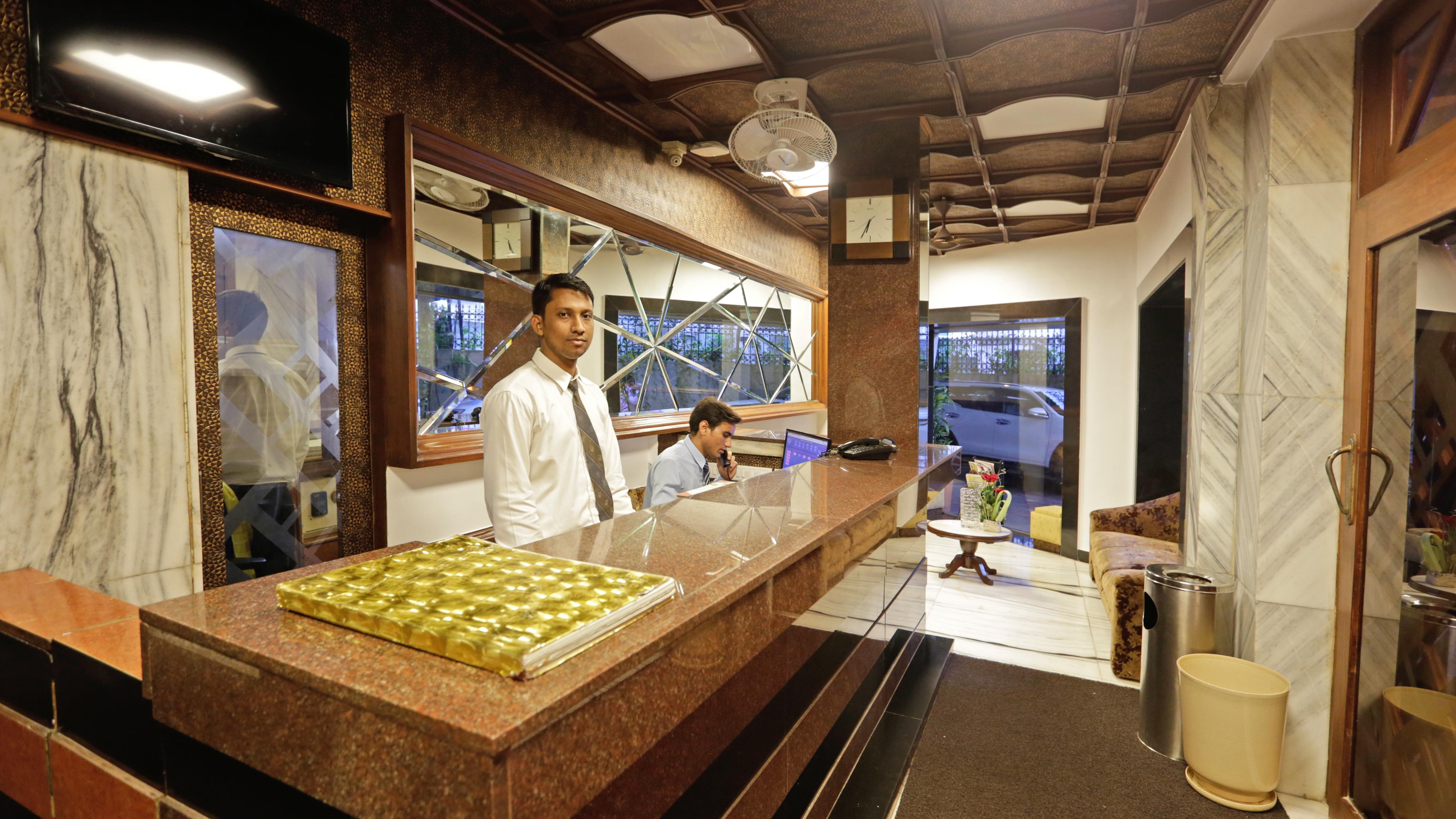 Hotel Metro Palace Mumbai Bagian luar foto