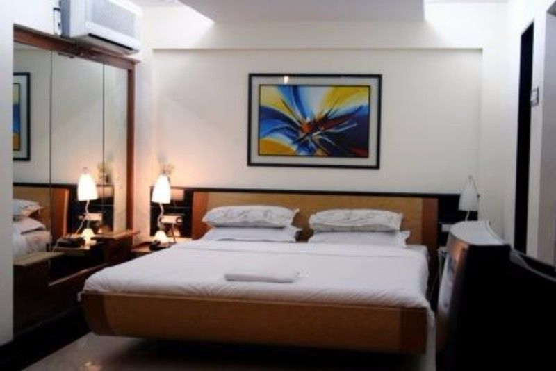 Hotel Metro Palace Mumbai Bagian luar foto