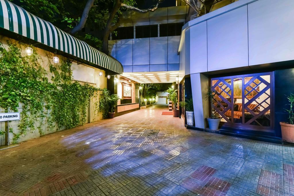 Hotel Metro Palace Mumbai Bagian luar foto