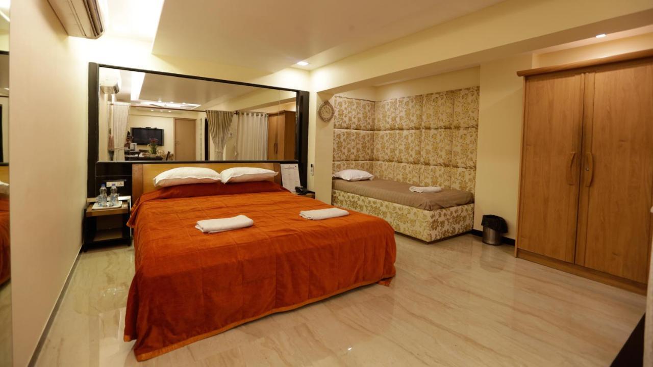 Hotel Metro Palace Mumbai Bagian luar foto