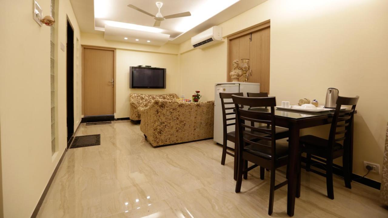 Hotel Metro Palace Mumbai Bagian luar foto