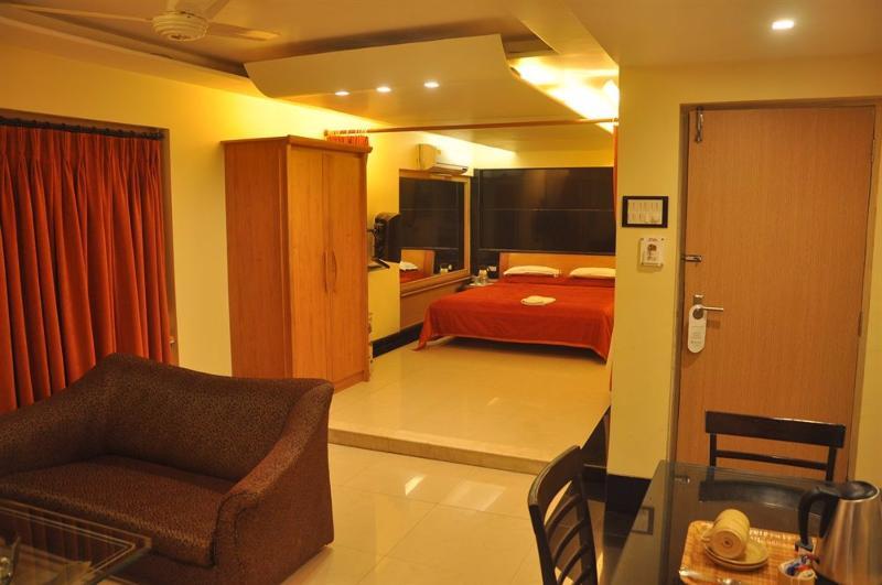 Hotel Metro Palace Mumbai Bagian luar foto